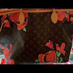 Louis Vuitton roses never full